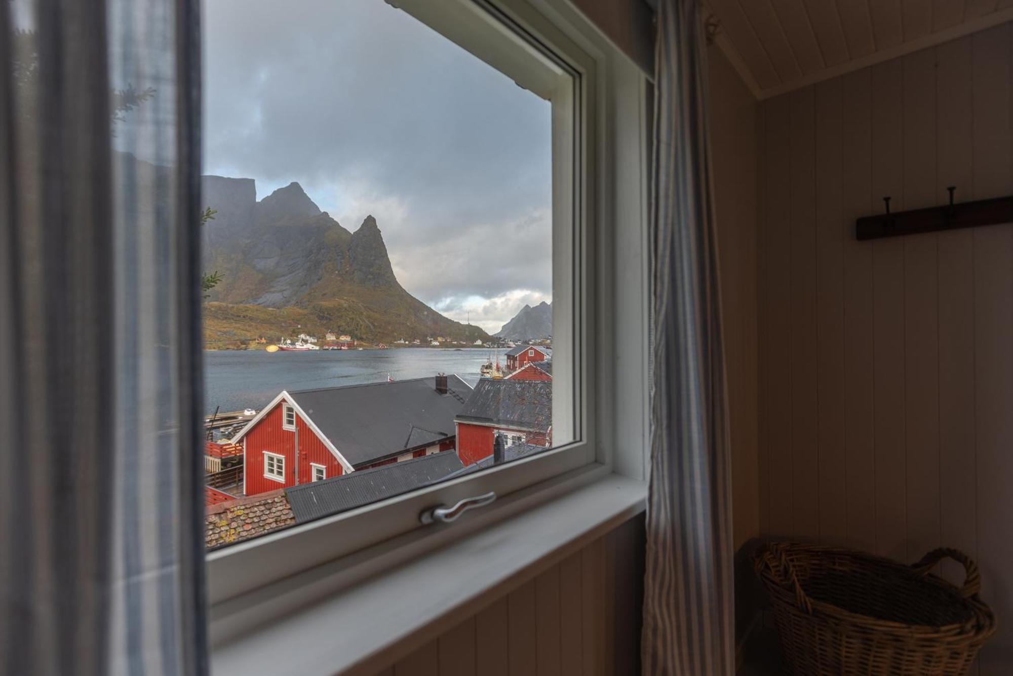 Cozy House By The Fjord In The Heart Of Lofoten Reine Esterno foto