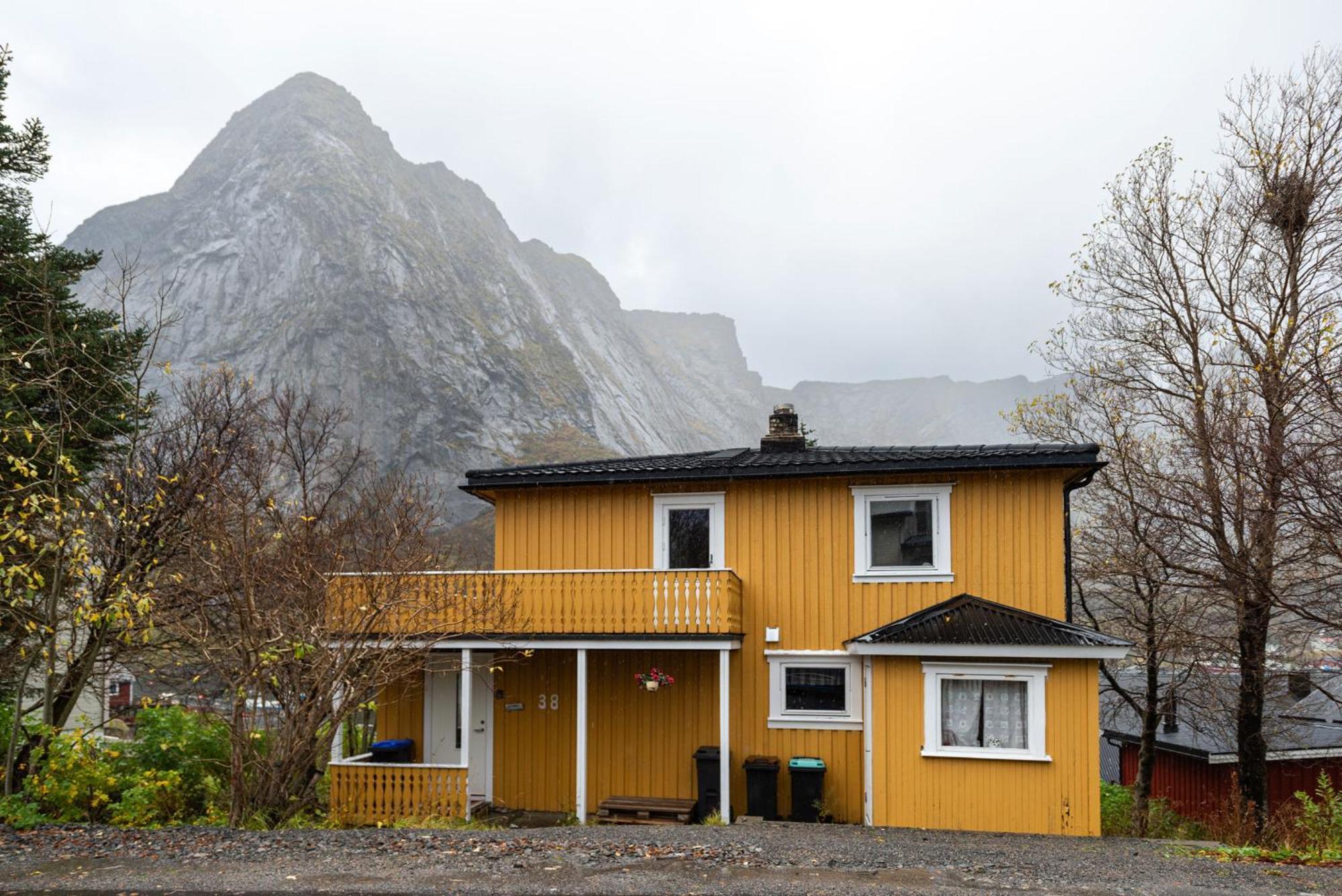 Cozy House By The Fjord In The Heart Of Lofoten Reine Esterno foto